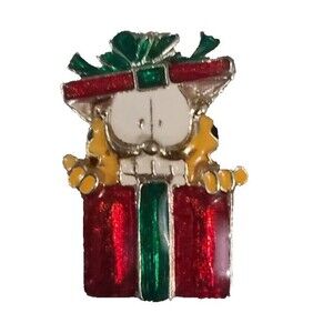 VTG Garfield in a Gift Enamel Christmas Pin 90s Jim Davis Collectors Gifts